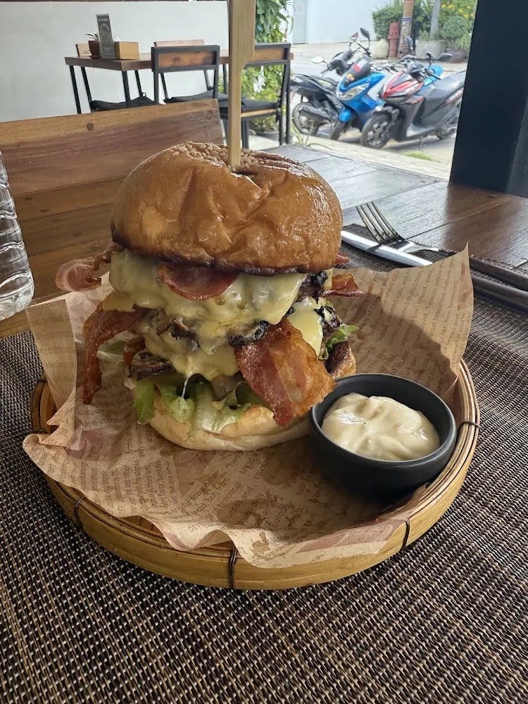Cheese bacon burger